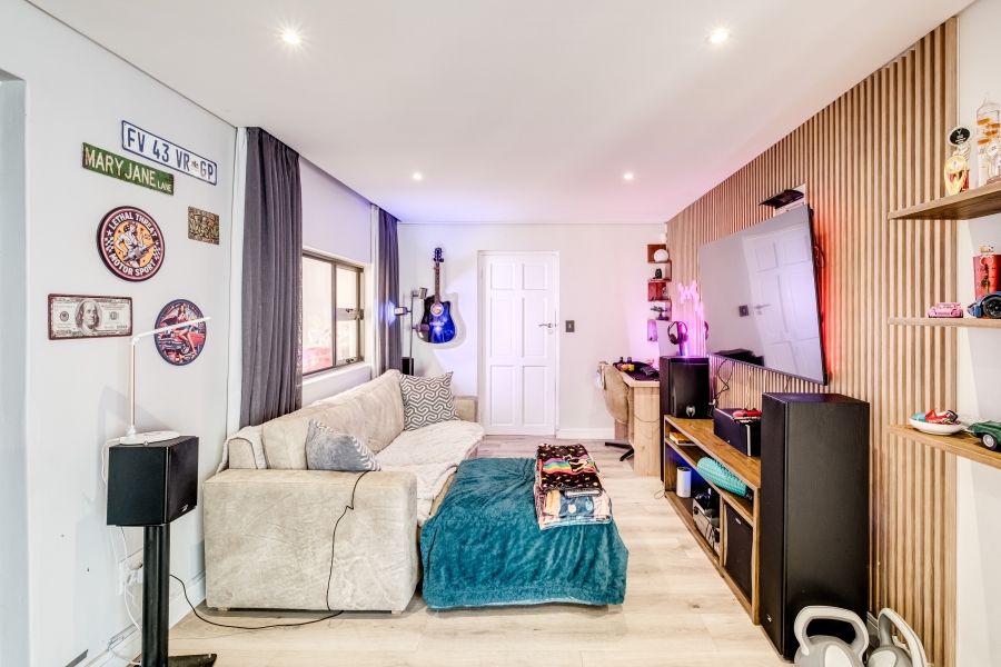 5 Bedroom Property for Sale in Valmary Park Western Cape